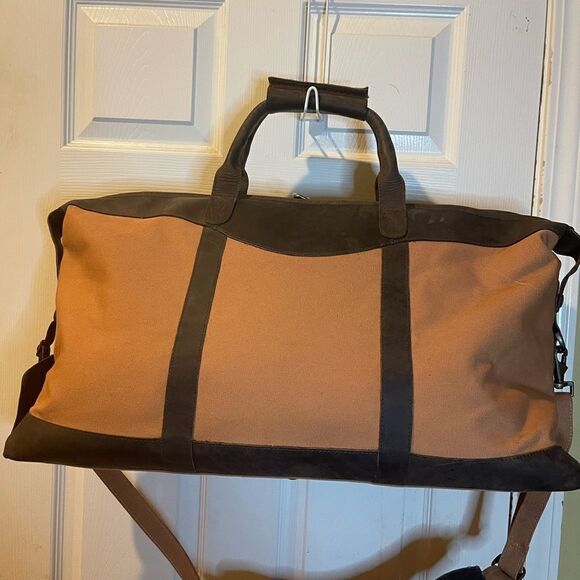 NWT Canyon outback CCRTD embossed logo brown leather and tan canvas duff… - Picture 11 of 11